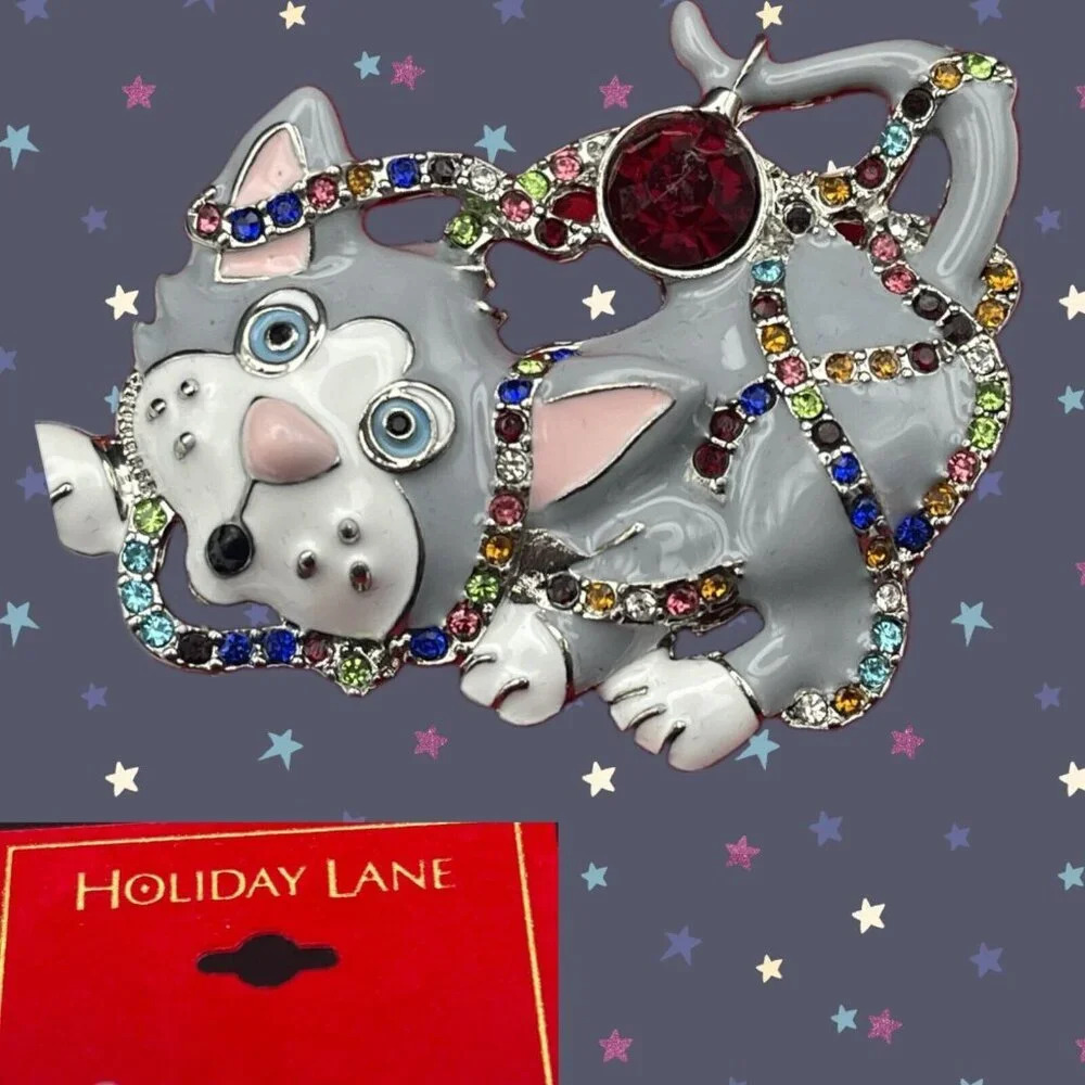 Holiday Lane Gray Cat Wrapped In Colorful Crystal Yarn Lapel Pin
